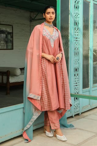 RoohbyRidhimaa Raheen Embroidered Yoke Kurta Pant Set 