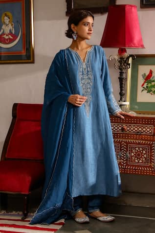 RoohbyRidhimaa Mirza Resham Embroidered Kurta Pant Set 