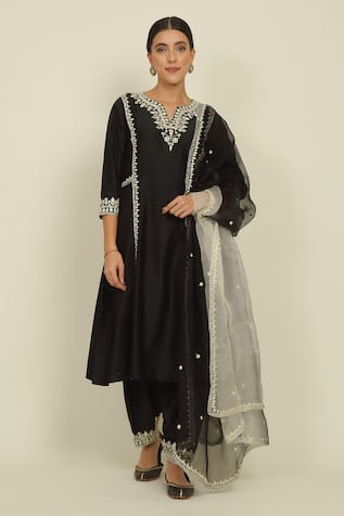 Priyanka Jain Chanderi Embroidered Kurta Salwar Set 