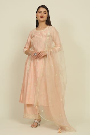 Priyanka Jain Chanderi Floral Pattern Kurta Set 