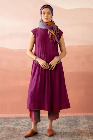 Swatti Kapoor Jabari Pintucked Solid Kurta 