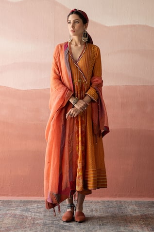 Swatti Kapoor Lapes Stripe Woven Dupatta 