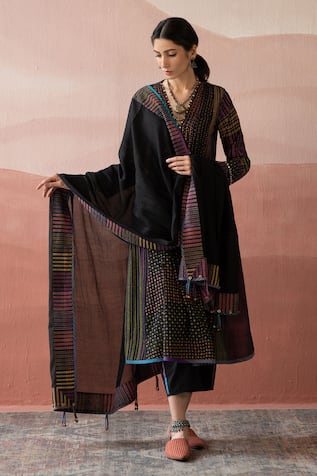 Swatti Kapoor Moke Stripe Border Woven Dupatta 