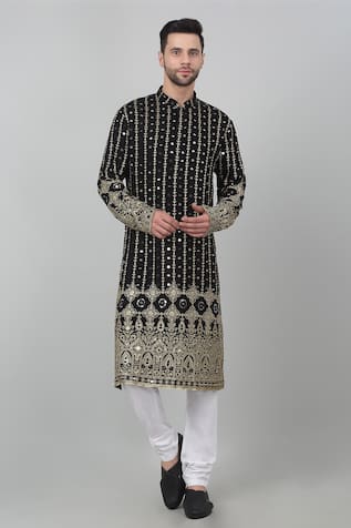 Aham-Vayam Jahanuma Mughal Embroidered Kurta Set 