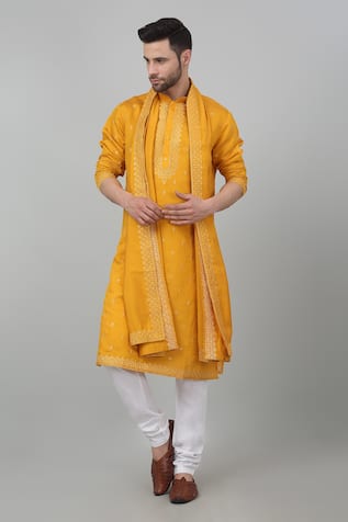 Aham-Vayam Riwayat Thread Embroidered Kurta Set 