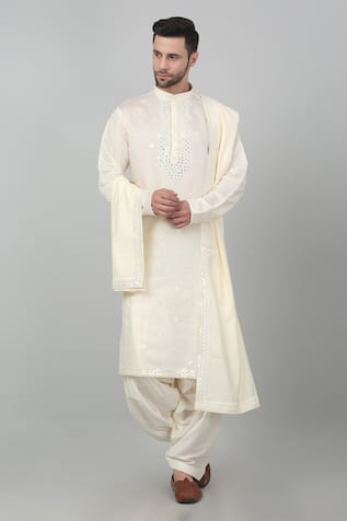 Aham-Vayam Taraana Thread Embroidered Kurta Set 