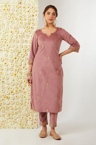 Tashee Embroidered Notched Neck Kurta & Pant Set 