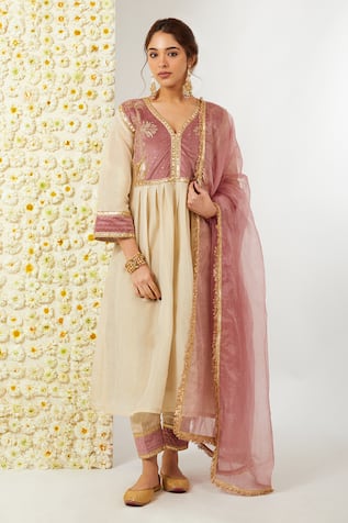 Tashee V Neck Floral Embroidered Kurta Pant Set 