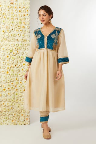 Tashee Floral Embroidered Kurta & Pant Set 