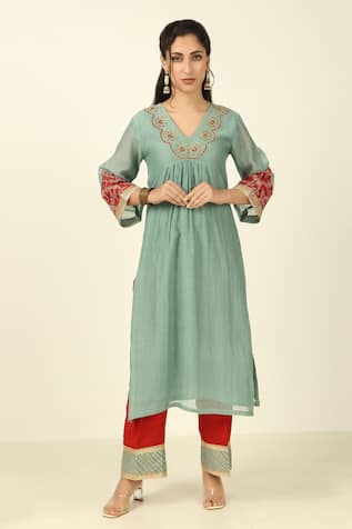 Tashee Chanderi Embroidered Kurta With Pant 