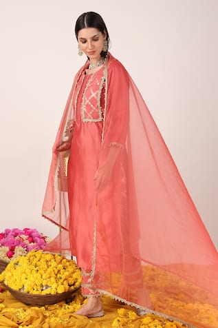 Tashee Zari Bloom Jaal Applique Yoke Kurta Set 