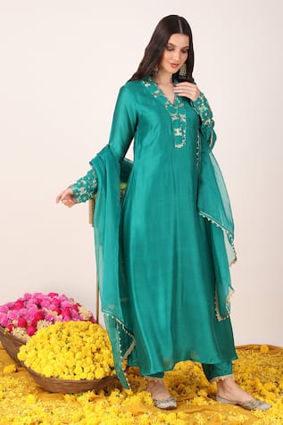 Tashee Weaved Zari Bloom Neckline Anarkali Set 