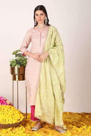 Tashee Zari Vine Jaal Pattern Kurta Pant Set 