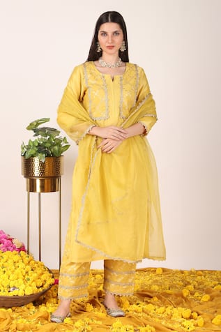 Tashee Zari Florin Jaal Applique Yoke Kurta Set 