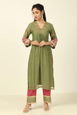 Tashee Chanderi Pleated Front Kurta With Pant 