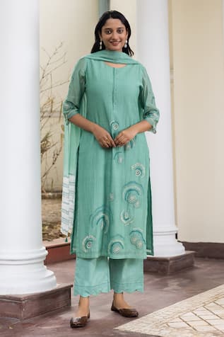 Vaayu Floral Thread Embroidered Kurta Pant Set 