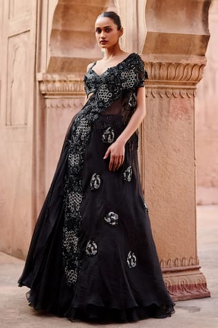 Awigna Nero Embroidered Blouse Lehenga Set 