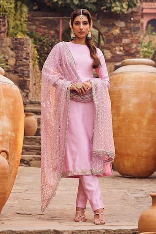 LASHKARAA Straight Kurta Set With Jaal Embroidered Dupatta 