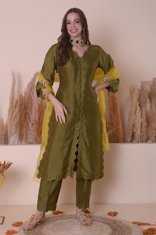 Surabhi Arya Straight Scallop Cutwork Kurta Pant Set 