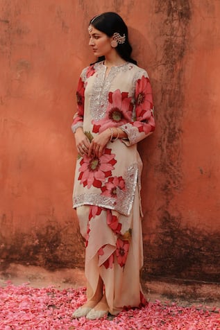 Archana Jaju Kalamkari Floral Handpainted Kurta With Skirt 