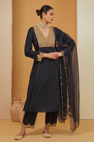 Neha Khullar Chanderi Silk Straight Kurta Pant Set