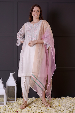 Surabhi Arya Thread Embroidered Kurta Dhoti Pant Set