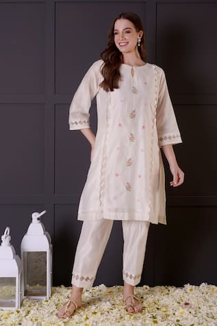 Surabhi Arya Chanderi Embroidered Kurta & Pant Set 