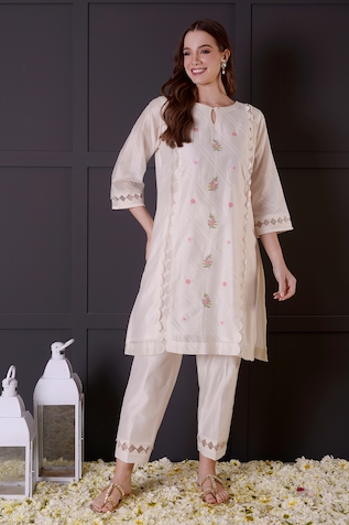 Surabhi Arya Chanderi Embroidered Kurta & Pant Set