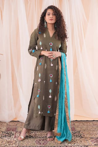 Farha Syed Floral Tassel Embroidered Kurta Pant Set 