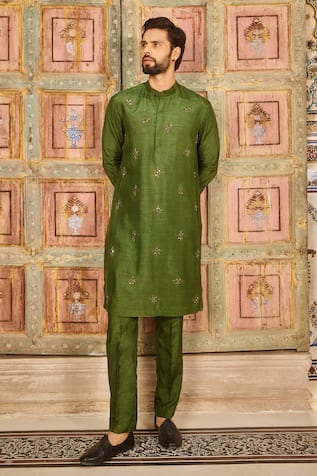 DiyaRajvvir Starburst Metallic Fleur Work Kurta With Pant 