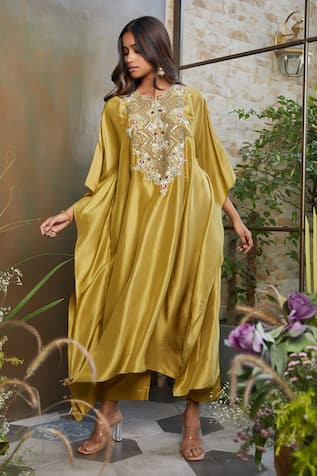 Prisho Vintage Bloom Embroidered Yoke Kaftan With Pant 