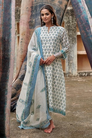 KARAJ JAIPUR Butti Pattern Kurta Pant Set 