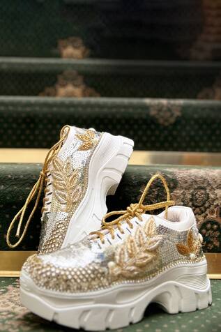 disha versace chain reaction sneaker