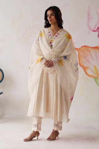 Begum Kinza Hand Embroidered Kurta Set 