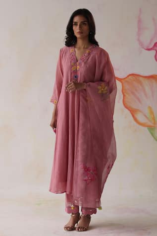 Begum Kinza Floral Embroidered Kurta Set 