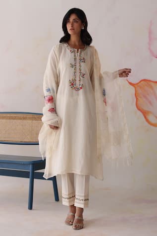 Begum Mogra Hand Embroidered Kurta Set 