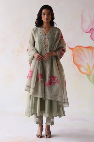 Begum Nargis Hand Embroidered Kurta Pant Set 