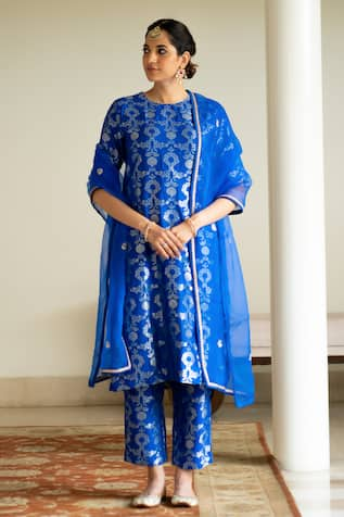 Sobariko Jaal Motif Woven Kurta Pant Set 