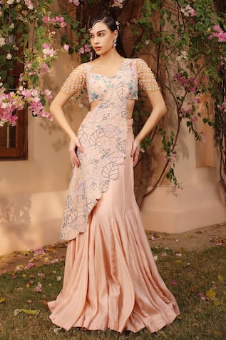 Shweta Aggarwal 3D Leaves Embroidered Sash & Concept Skirt Saree Set 