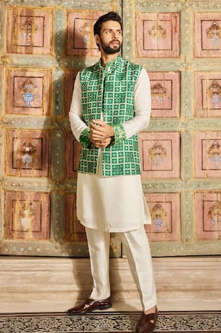 DiyaRajvvir Grid Pattern Embroidered Bundi Kurta Set 