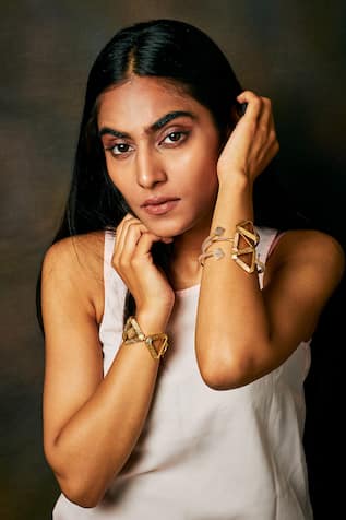 Triangle Carved Bracelet 