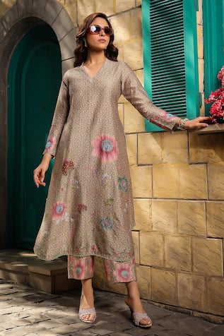 Label Niti Bothra Mughal Phool Pattern Kurta & Pant Set 