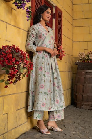 Label Niti Bothra Mughal Floral Print Kurta With Pant 