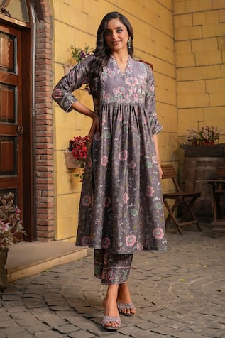 Label Niti Bothra Floral Print Pleated Kurta With Pant 