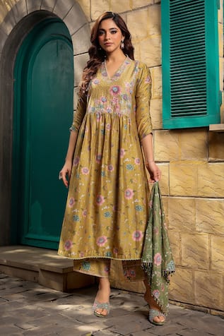 Label Niti Bothra Floral Vine Print Pleated Kurta With Pant 