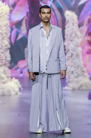 Nirmooha Lapel Collared Blazer 