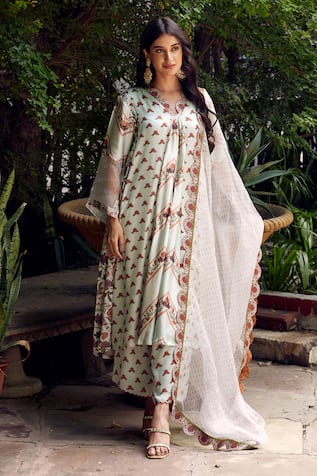 Charu Makkar Floral Print Front Pleated Kurta Set 