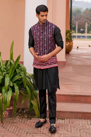 Chhavvi Aggarwal Bloom Vine Print Bundi Kurta Set 