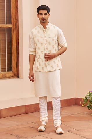 Chhavvi Aggarwal Floral Woven Banarasi Bundi Kurta Set 