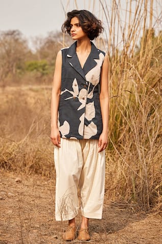 Kharakapas Floral Printed Waistcoat & Salwar Pant Set 